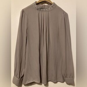 Chic Women's Blouse in Soft Gray